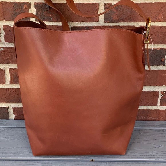 Madewell The Essential Bucket Tote - Picture 12 of 13